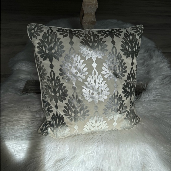 2 Max Studio Down Filled Pillows - Picture 1 of 3